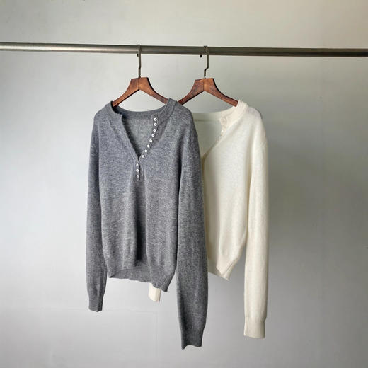 贝壳扣毛衣！26秋冬新款格雷系套头羊毛针织衫纽扣门襟V领上衣！ 商品图1