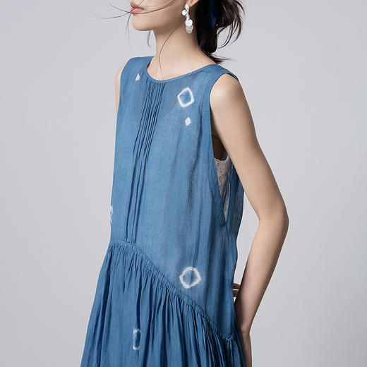 【林栖设计小店】植物染色|手工植物蓝苎麻宽松显瘦2026春新款无袖连衣裙1961138 商品图2