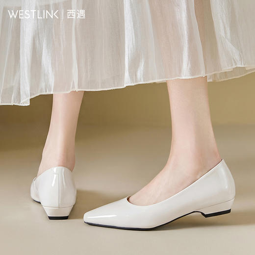 西遇平底单鞋女2026春季新款简约法式尖头一脚蹬通勤浅口漆皮皮鞋V0166204 商品图3