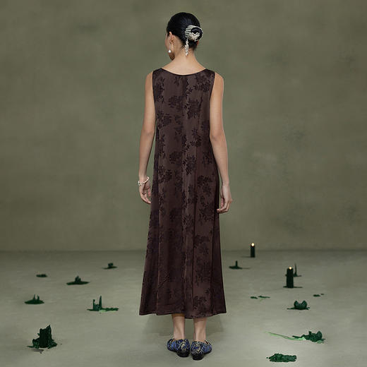【林栖设计小店】鎏光溯影|深咖啡优雅提花复古宽松2026春新款无袖连衣裙1961170 商品图3