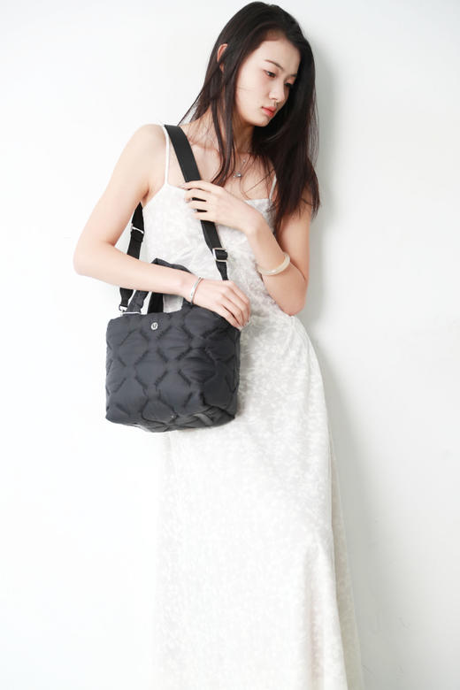 哇塞，被美到啦。。。5L运动瑜伽可调节长肩带户外单肩包E012958 商品图11