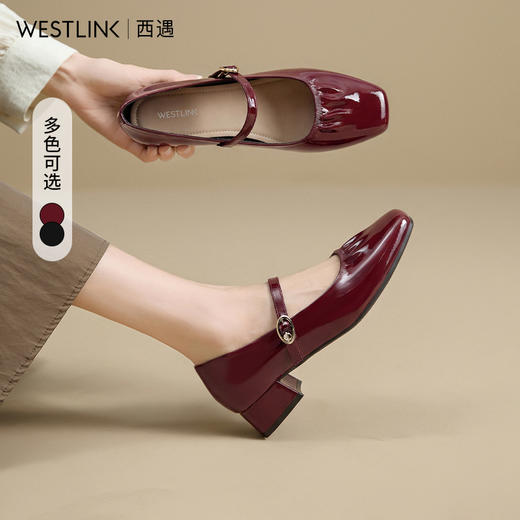 西遇玛丽珍鞋女2026春季新款一字扣浅口方头褶皱设计粗跟漆皮单鞋V0166211 商品图0