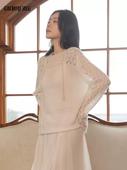 【门店同款】ENJOY春季“柔光芳序”一字领镂空针织上衣 169261661 商品图2