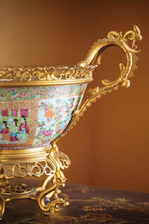 独角鹿西洋古董1890年代法国出品铜鎏金双耳及底座嵌传统园邸人物主题中国广彩瓷潘趣酒碗 商品图4