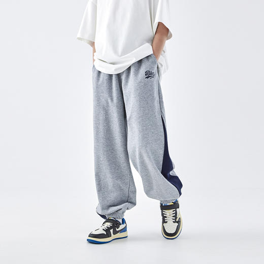 预售3.23发 蓝汽水2026春季新款男童拼色休闲束脚裤青少年复古字母潮酷卫裤 商品图3