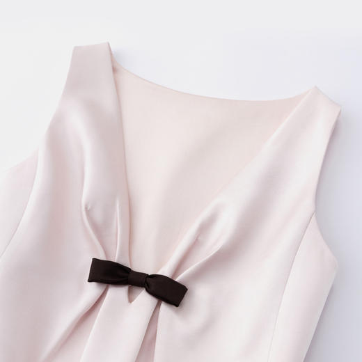 HERLIAN 2026年春季新品蝴蝶结装饰深V领少女缎面无袖连衣裙 商品图3