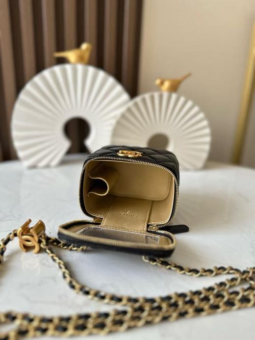 香奈儿 25B新款经典双c扣调节 吊坠化妆盒 羊皮（LZ） 商品图5