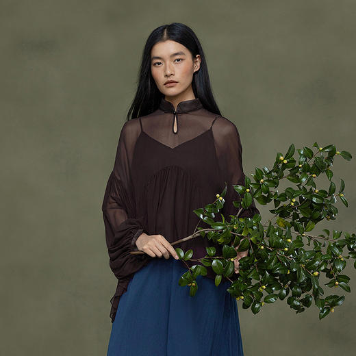 【林栖设计小店】鎏光溯影|提花密褶层次感2026春新款国风真丝罩衫两件套1961171 商品图4