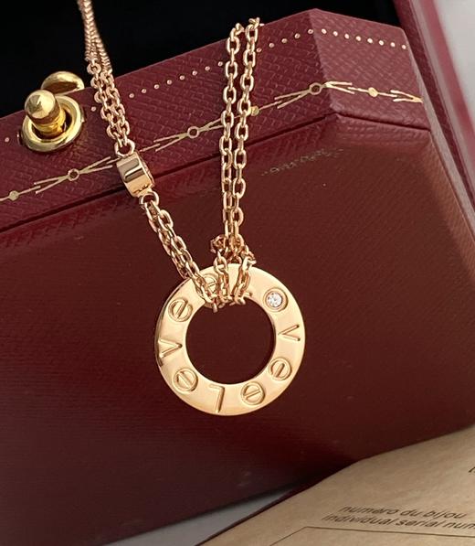 独家对版CNC数控精雕 精工高定 卡地亚Cartier 经典Love双层大饼项链 精致简约的一款，玫瑰金百搭不挑肤色 无论是简约基础搭配还是华丽礼服都能轻松驾驭~ 商品图3