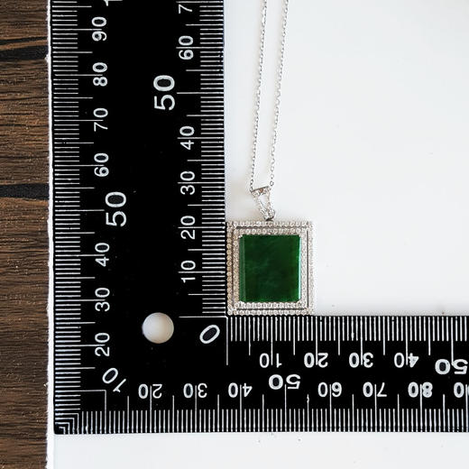 【天然正品】A货翡翠AU750白金豪镶钻镶天然细腻细豆种满绿方形平安无事牌翡翠吊坠项链29.5*19.6*5.9MM（皆取最大值）181125AH50 商品图3