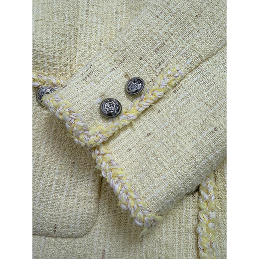 【非质量问题不退】人间宝藏 鹅黄色V领小香风外套 极致显瘦优雅 至减龄的小香款 商品图7