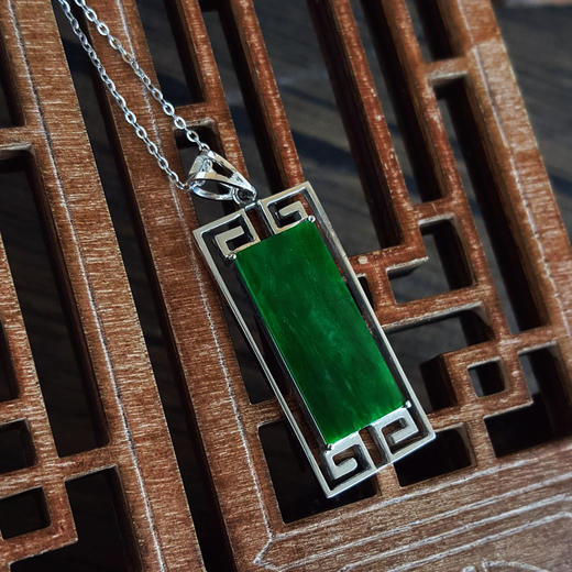 【天然正品】A货翡翠AU750白金镶福纹天然细腻细豆种满绿平安无事牌翡翠吊坠项链35.3*12.8*3.2MM（皆取最大值）181125AH39 商品图9