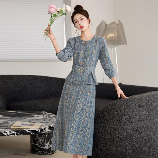 「自」全新升级【铂金会员349/天猫469/差价120】(99535)洛诗琳时尚格纹蝴蝶结系带外套+高腰大摆A字半裙两件套 商品图2