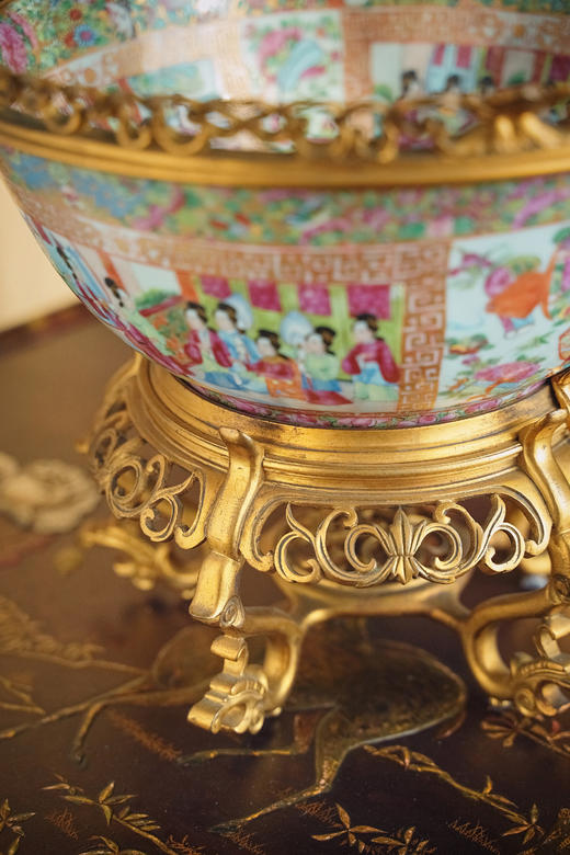 独角鹿西洋古董1890年代法国出品铜鎏金双耳及底座嵌传统园邸人物主题中国广彩瓷潘趣酒碗 商品图6