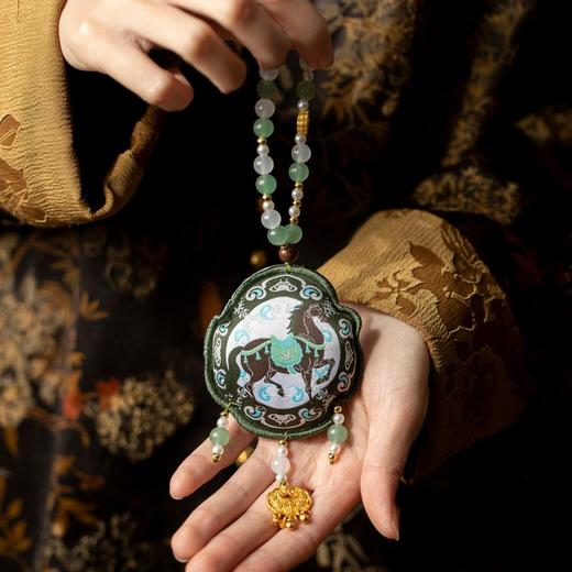 骏逸四时·2026马年系列香包，河北省级非遗-谷氏香车载挂饰香囊包 商品图2