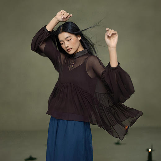 【林栖设计小店】鎏光溯影|提花密褶层次感2026春新款国风真丝罩衫两件套1961171 商品图8