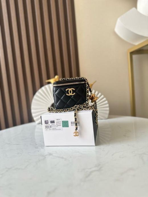 香奈儿 25B新款经典双c扣调节 吊坠化妆盒 羊皮（LZ） 商品图0