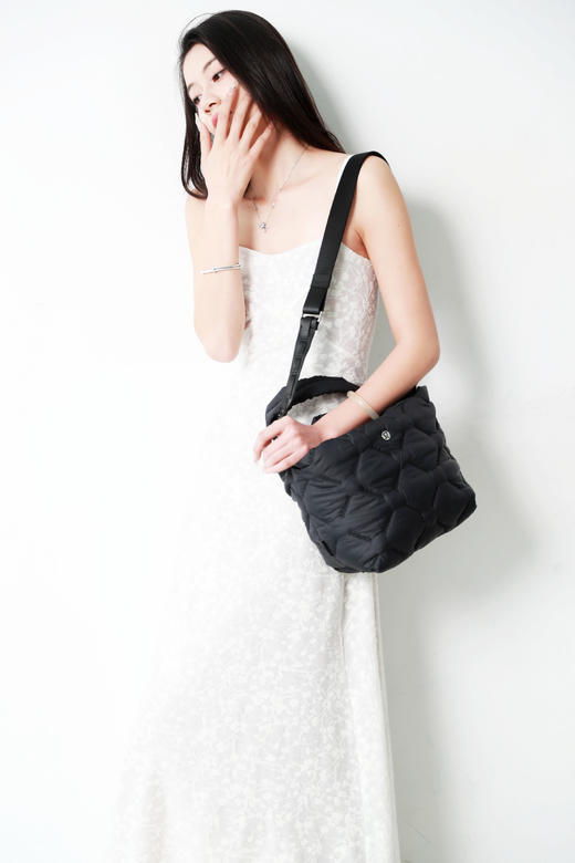 哇塞，被美到啦。。。5L运动瑜伽可调节长肩带户外单肩包E012958 商品图9