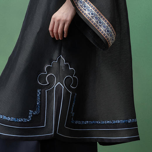 【林栖设计小店】东方雅致|丝麻雪纺三蓝绣花如意纹2026春新款衬衣1961157 商品图2