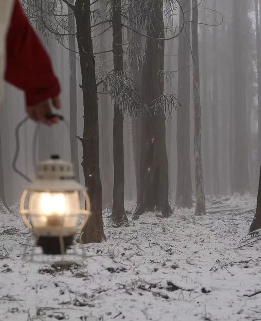 2天1夜，随《人民日报》一起体验雪山下的中国年！到崇州琉璃坝格兰坪过周末~徒步、玩雪、刨猪宴、劈柴生火、篝火仪式……这是通往山野的任意门！无需行李，自驾直达 商品图8