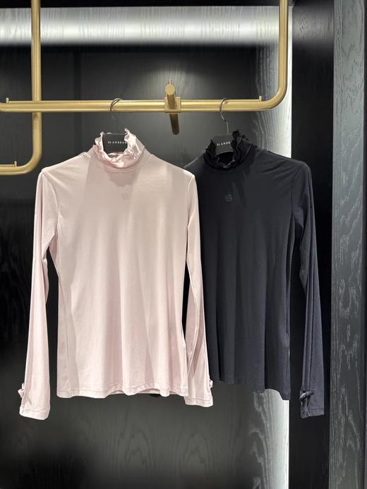 St家新款女士立领木耳边蝴蝶结🎀长袖上衣来啦！渠道出货❗️四季都离不开的百搭万金油！！极简有设计才是高级风的尽头！！修身而不紧绷的剪裁！充满优雅活力！ 商品图2