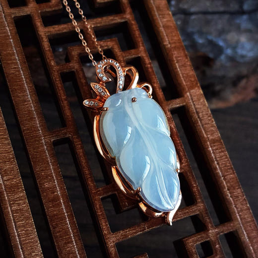 【天然正品】A货翡翠AU750玫瑰金镶天然细腻白色冰种叶子（金枝玉叶）翡翠吊坠项链38.5*17.8*7.4MM（皆取最大值）181125AH45 商品图6
