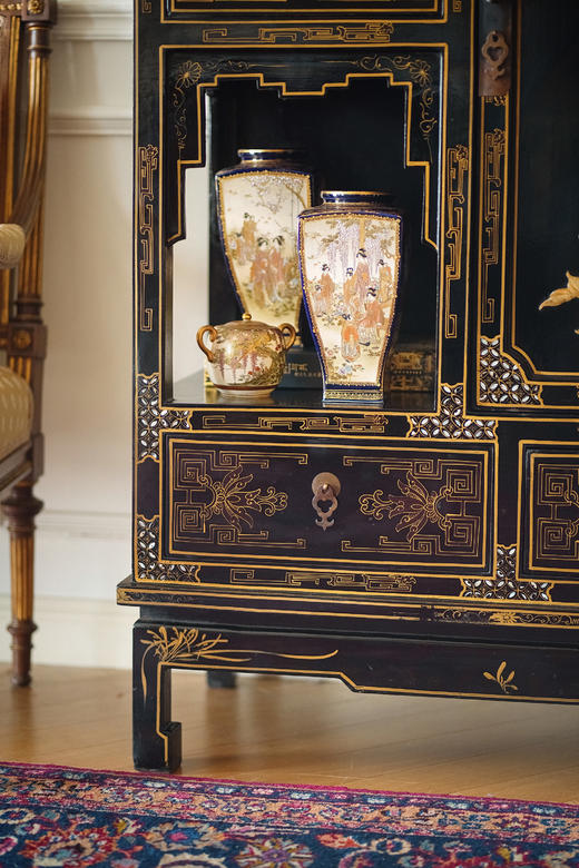 独角鹿西洋古董20世纪中期中国出品梅花对鸟主题百宝嵌装饰回字纹木胎黑漆描金螺钿镶嵌多宝阁式展柜 商品图8