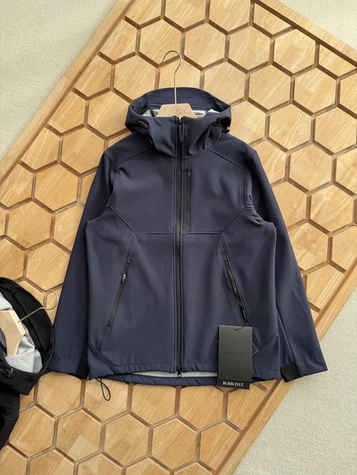 26年春季新品男女同款防风防雨加绒软壳连帽冲锋衣运动休闲外套。 商品图4