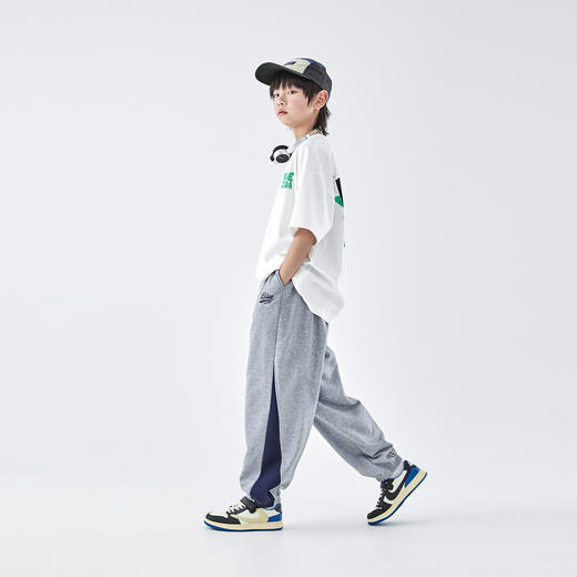 预售3.23发 蓝汽水2026春季新款男童拼色休闲束脚裤青少年复古字母潮酷卫裤 商品图4