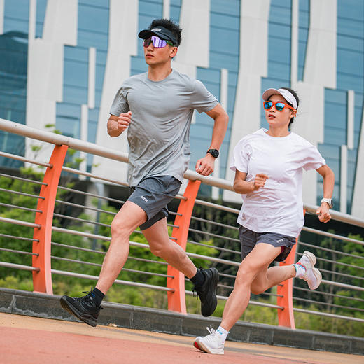 UTO/悠途圆领快干纯色短袖男女款薄款弹力跑步透气吸汗运动T恤 商品图3