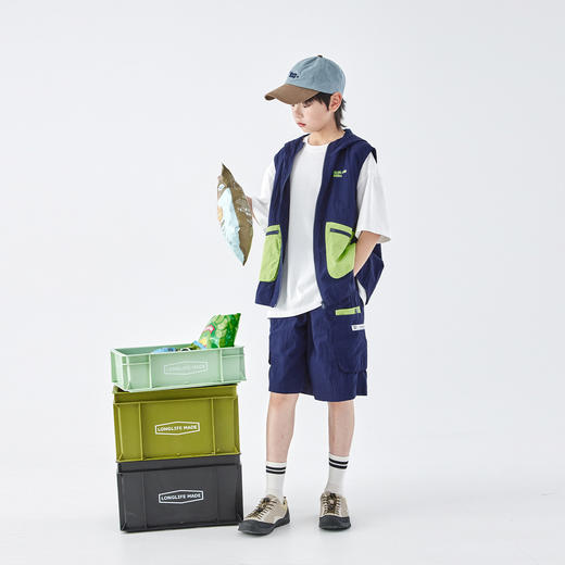 藏青马甲预售4.26发 藏青短裤预售4.21发 蓝汽水2026春季新品男童户外山系青少年防水连帽马甲撞色短裤套装 商品图1