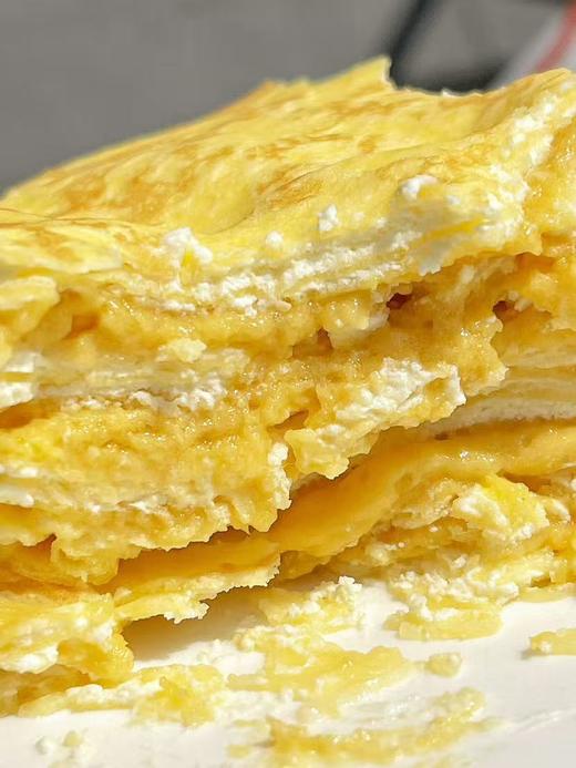 【黑刺榴莲千层】选用马来西亚进口榴莲，添加45%满满榴莲肉，质地更细腻！比其他榴莲更轻甜不易腻 商品图4