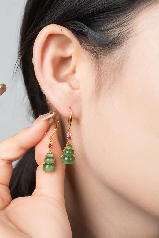 【带证书】【和田玉专场】【金属配件均为925银】💚多款吊坠、耳饰，耳畔摇曳的翠色生姿，颈间垂落的静谧流光。每一件，都是时光沉淀的礼物 商品图4