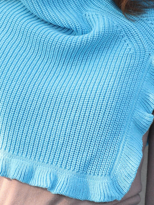 TYNVIE 荷叶边高领针织斗篷-亮蓝色 商品图10