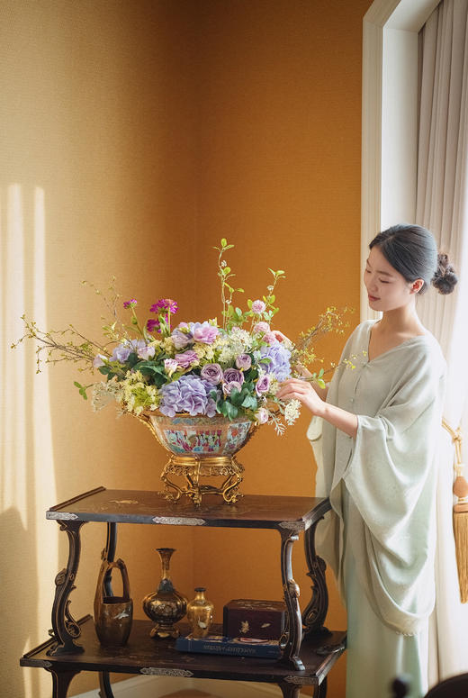 独角鹿西洋古董1890年代法国出品铜鎏金双耳及底座嵌传统园邸人物主题中国广彩瓷潘趣酒碗 商品图1