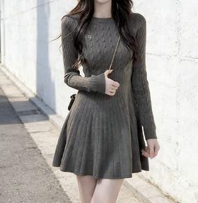 2026新款法式小香风针织连衣裙秋冬季修身显瘦气质中长款收腰打底裙