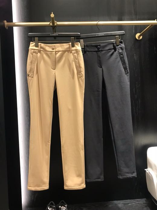 St家新款女士加绒长裤来啦！渠道高品质❗️秋冬专属! 既要美丽也要温度! 直筒设计，大热的卡其色和经典黑色，搭配皮料装饰，复古感十足! 两色皆宜，黑色更多一点帅气，卡其色更多一点温柔优雅！ 商品图2