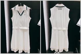 St新款女士无袖连衣裙来了！海报主推款，就像所有的精致剪裁连衣裙👗一样，其实没啥好拍的，ZG店里卖到爆，所有的现货都不愿意让其他店调货🔥高腰线舒适量感连衣裙，下半身流畅廓形遮胯显瘦，百褶灵动飘逸！