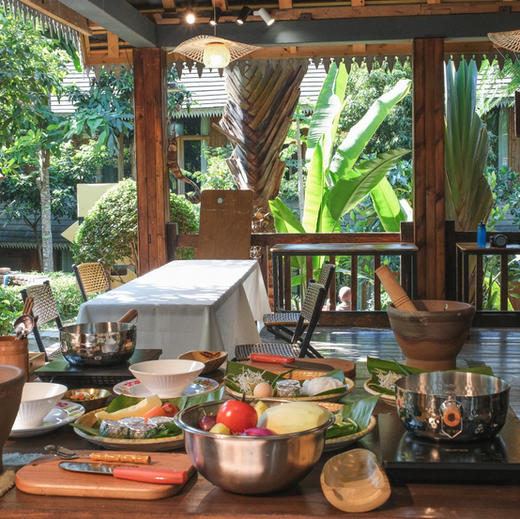 云南｜版纳半日饮食文化体验，学傣味、逛菜场、讲述雨林故事，位于西双版纳景洪市曼贺纳古寨的惊喜体验，学习采摘香料植物、体验烹饪课程，亲手制作品尝传统的傣味美食！五一端午路线提前预定！ 商品图4