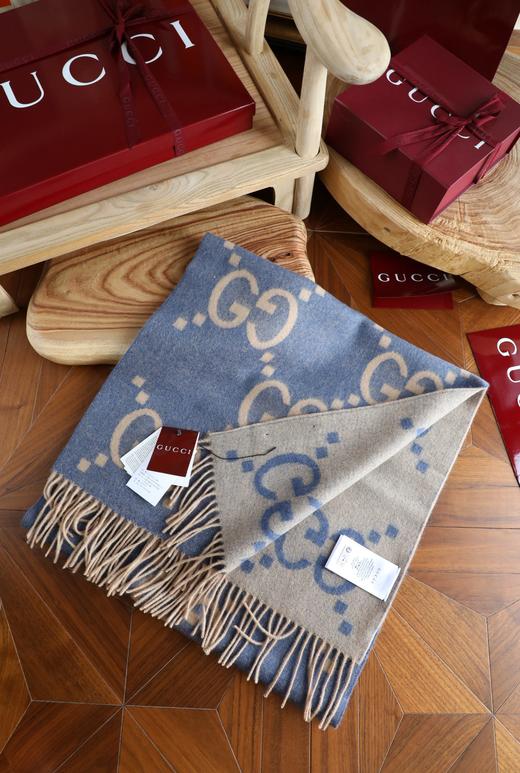 【代购级 出入专柜无压力】古驰经典大G 双面提花流苏围巾 无敌显气质 日常百搭还显质感！越看越爱！ 比传统的棕色还要好看 棕色围巾太多了尝试一下牛仔蓝拼棕色 清新的秋冬不挑人 ！ 商品图2