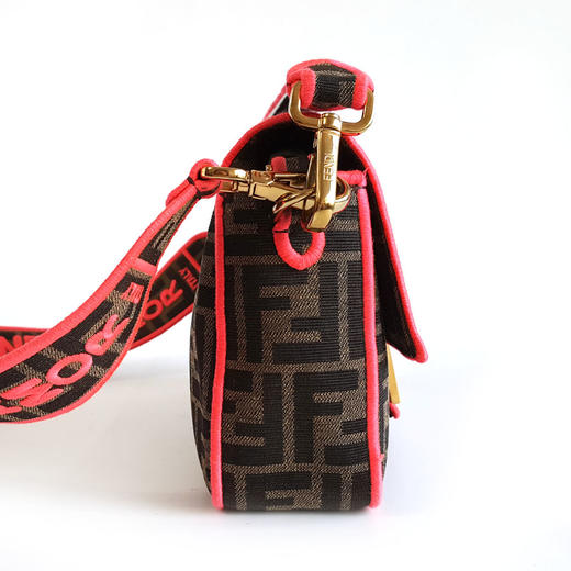 【95新】FENDI芬迪Baguette手袋8BR600中号老花拼红色Baguette法棍包单肩斜挎包女士270126AK34 商品图3