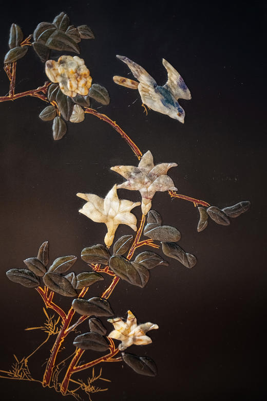 独角鹿西洋古董20世纪中国出品东方花鸟主题百宝嵌装饰祥云卷叶纹木胎黑漆描金双门三屉柜 商品图5