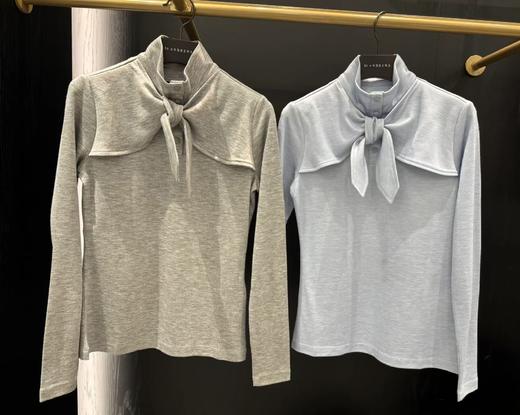 St家新款早春女士立领领结长袖上衣来啦！独家渠道，倾心推荐❗️面料全面升级，质感更糯，贴身舒适， 版型也更为休闲大气 ！平铺看下，可随意调节领结的系法，层次感是St家的招牌！ 商品图2