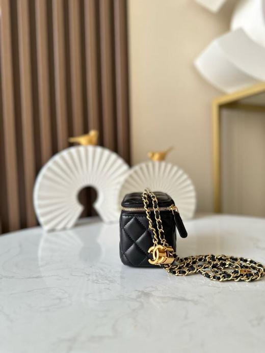 香奈儿 25B新款经典双c扣调节 吊坠化妆盒 羊皮（LZ） 商品图1