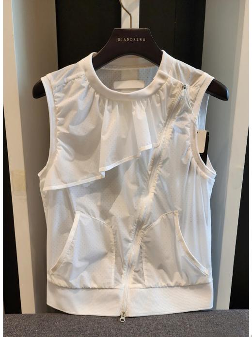 ST家新款女士薄款小背心来啦！⚠️原厂面料❗️轻量纱线加以小网格的织造风格！让面料轻盈的同时又不失品质感！！拥有蓬松轻量的质感！高恢复性、高弹，吸湿快干的功能！能够让服装保持干燥，穿着更舒适! 商品图3