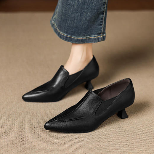 【预售5天】法式真皮尖头深口单鞋中跟粗跟小皮鞋舒适细跟纯色气质鞋&18-858 商品图1