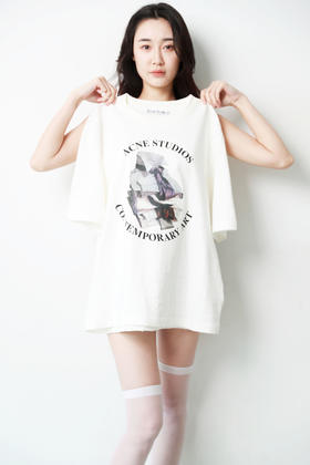 徽标大印花tee，宽松休闲半袖儿。白色图案圆领套头式t恤E012966