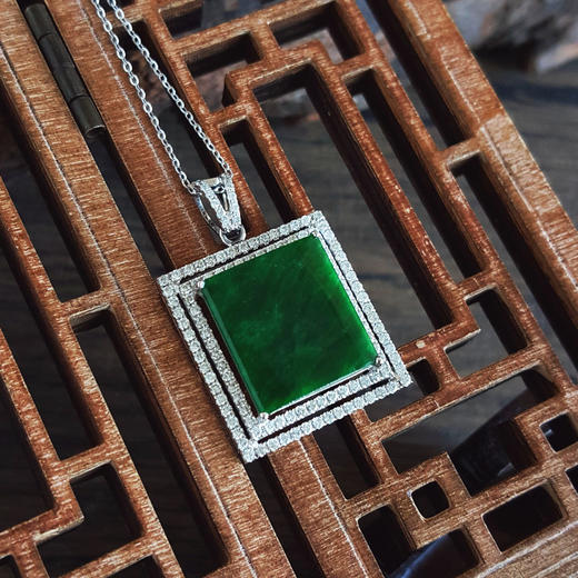 【天然正品】A货翡翠AU750白金豪镶钻镶天然细腻细豆种满绿方形平安无事牌翡翠吊坠项链29.5*19.6*5.9MM（皆取最大值）181125AH50 商品图6