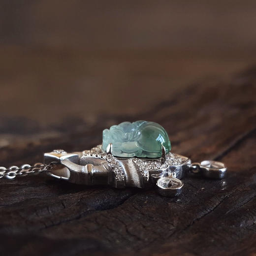 【天然正品】A货翡翠AU750白金镶钻镶天然细腻冰种飘蓝花貔貅纳财造型翡翠吊坠项链26.2*12.1*8.2MM（皆取最大值）190126NJS19 商品图8