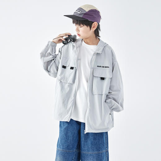 蓝汽水2026春季新款男童户外山系立体多口袋青少年轻量防泼水外套 商品图3